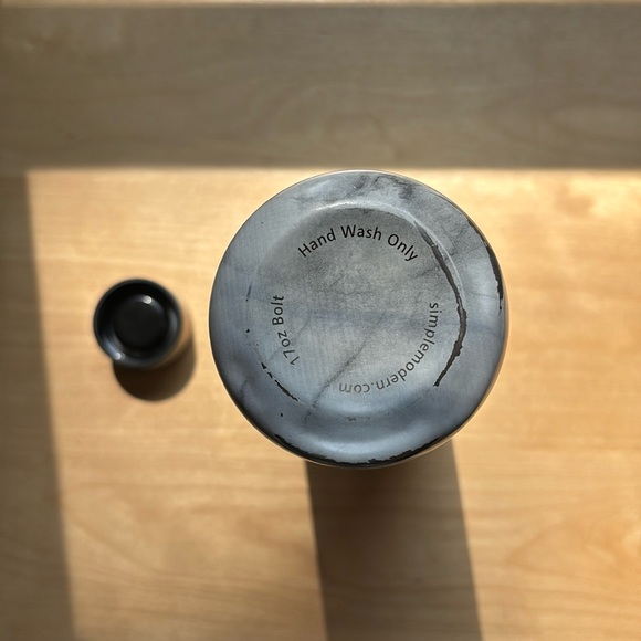 Simple Modern 17 oz. Stainless Steel Bolt Flask - Picture 4 of 4